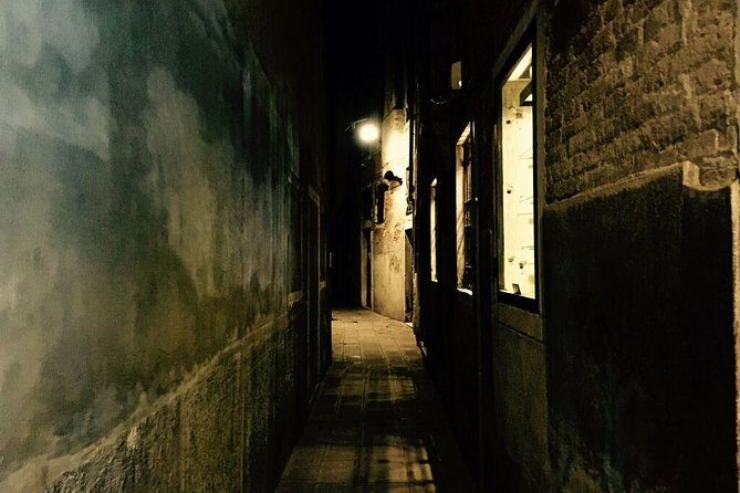 Venice Ghost Stories, Legends and Anecdotes Tour - Campo San Bartolomeo: The First Pieces of the Legend Puzzle