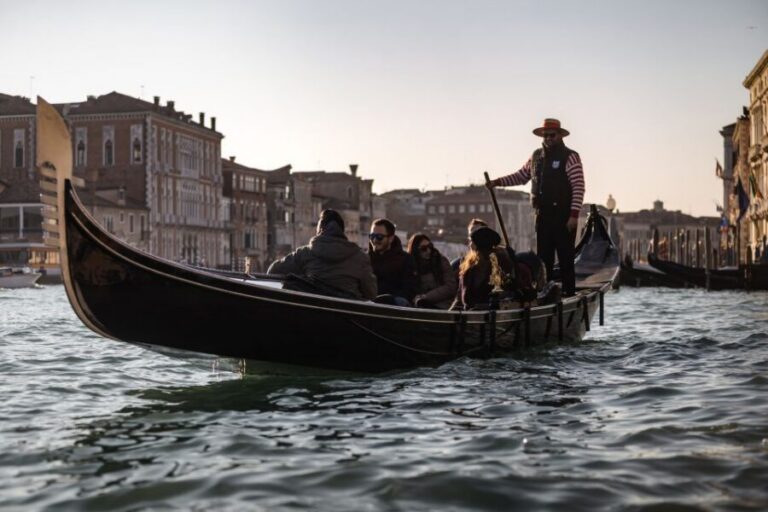 Venice: Gondola Ride & Guided Tour of St. Mark's Basilica - The basilica visit: what the guide gives you (and what you should bring)