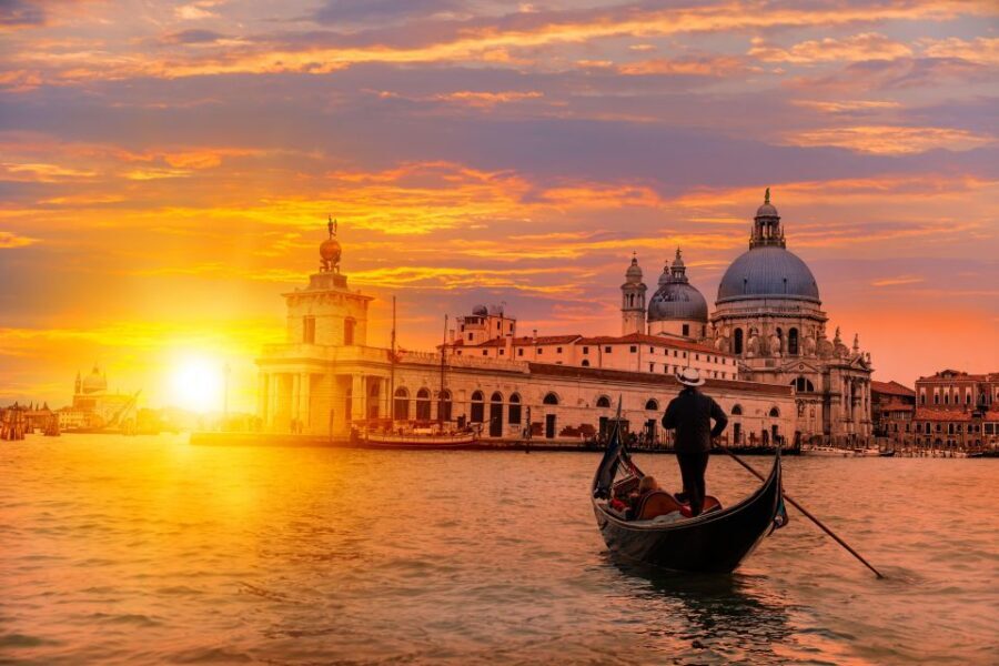 Venice: Gondola Tour under the Bridge of Sighs & Audio Guide - The 30–50 minute ride: lagoon views, canal turns, and underpass thrills