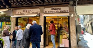 Venice: Guided City Highlights and Street Food Tour - Campo San Bartolomio Meeting Point: Start Where the City Feels Human