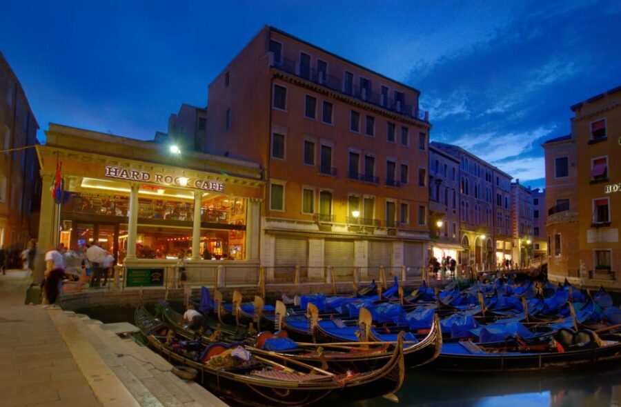 Venice: Hard Rock Cafe with Set Menu for Lunch or Dinner - Priority Seating + A Real Set Menu: How the Meal Works