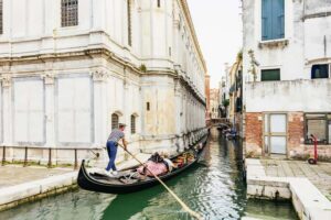 Venice: Highlights and Hidden Gems Night Walking Tour - Calle, Canals, and Silhouetted Churches After Sunset