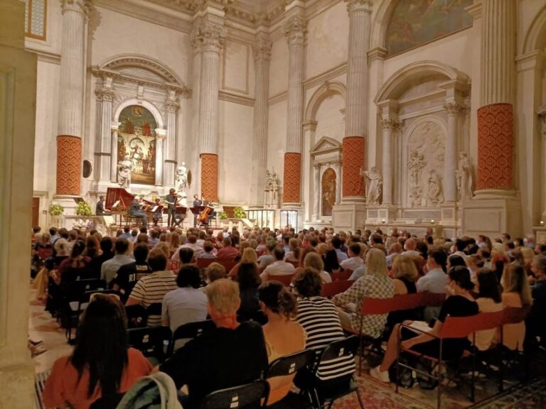 Venice: Interpreti Veneziani Concert at Church of San Vidal - How the 90-minute program usually unfolds