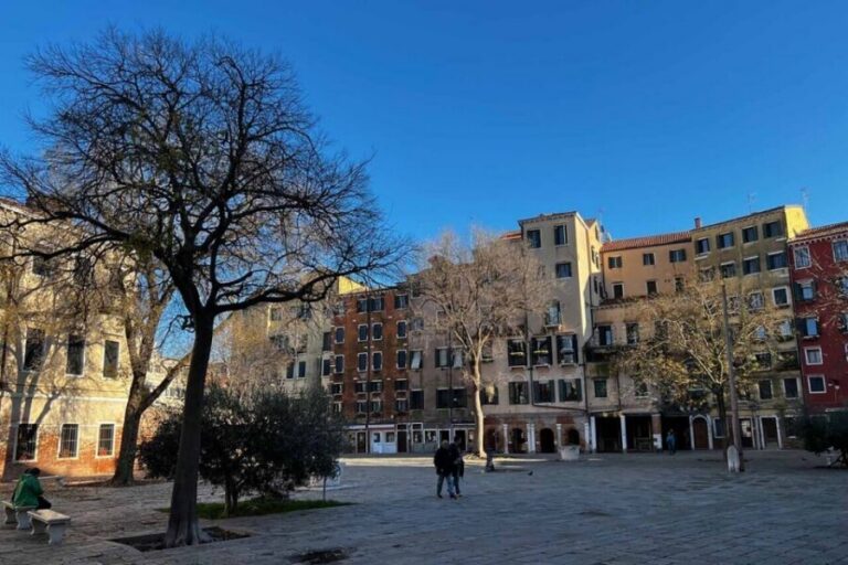 Venice: Jewish Ghetto and Synagogue Ticket with Audio Guide - Passing five synagogues on your route