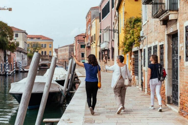 Venice: Off the Beaten Track Private City Tour - Meeting at Libreria Ca’ Foscarina 3: start smart