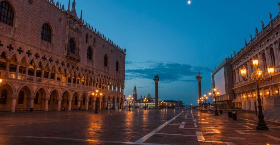 Venice: Private After Dark Tour and Gondola Ride - Key highlights to know before you book
