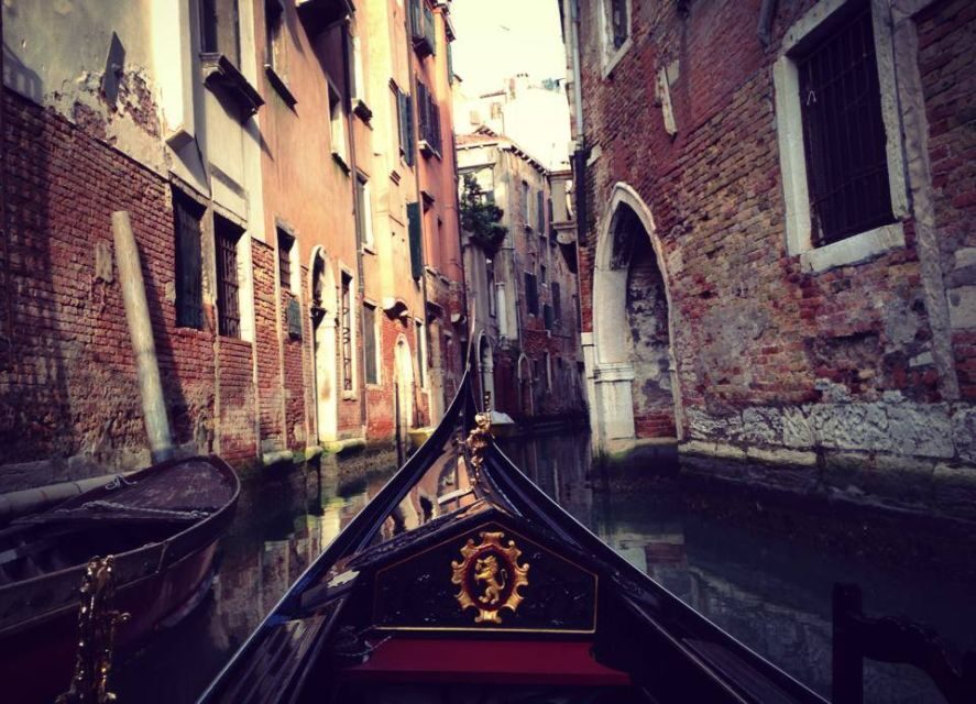 Venice: Private After Dark Tour and Gondola Ride - Venice at night changes your view of the city