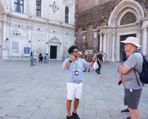 Venice: Rialto Bridge & Offbeat Unusual Venice Walking Tour - Entering San Marco and Rialto Without Getting Trapped in Ticket-Queue Time