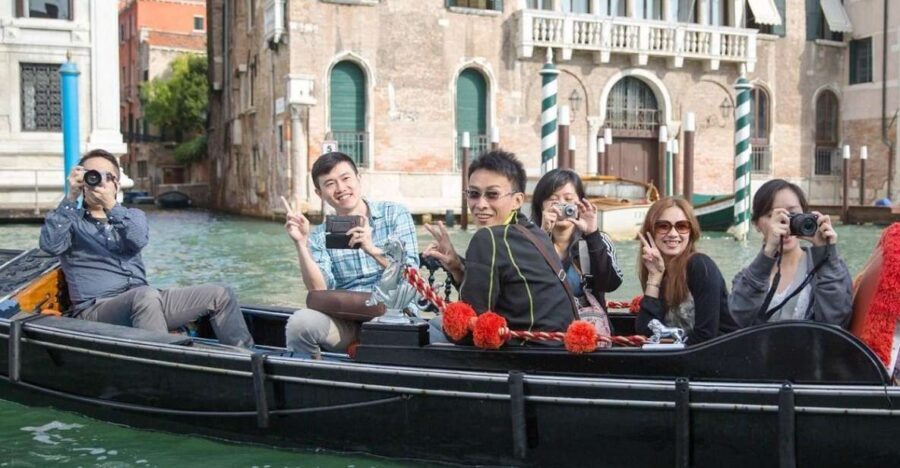 Venice: Shared Gondola Ride - A 30-minute gondola that actually fits a real itinerary