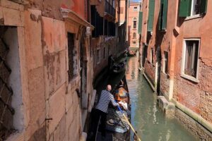 Venice Shared Gondola Ride - The main sights you pass: Basilica della Salute dome + Teatro la Fenice