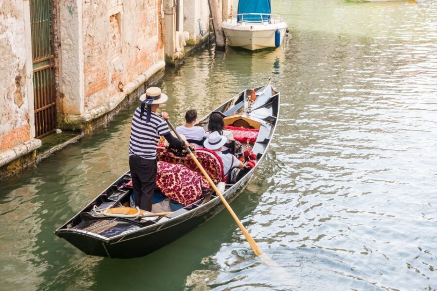 Venice: Shared Gondola Ride Across the Grand Canal - How long is the ride, really? When 30 minutes turns into 25 (or 20)
