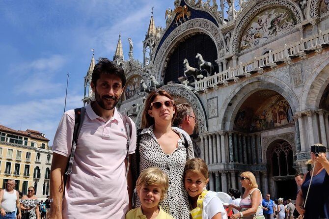 Venice Sightseeing Walking Tour for Kids and Families - The kid engagement toolkit: treasure hunts, iPad games, and prizes