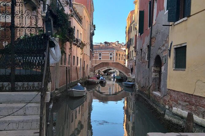 Venice Small Group Walking Tour of Most-Famous Sites &Attractions - Basilica dei Santi Giovanni e Paolo: monument focus beyond the main squares