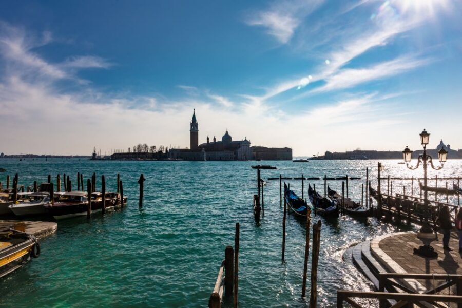Venice: St Mark's Square & Rialto Walking Tour & Gondola - Riding the Canals With the App: Narration Without Live Commentary