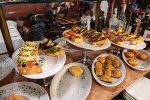 Venice: Venetian Style Carnival Pub Crawl - Stop 1: Ca’ Rezzonico Meeting Point and the Tour’s First Beat