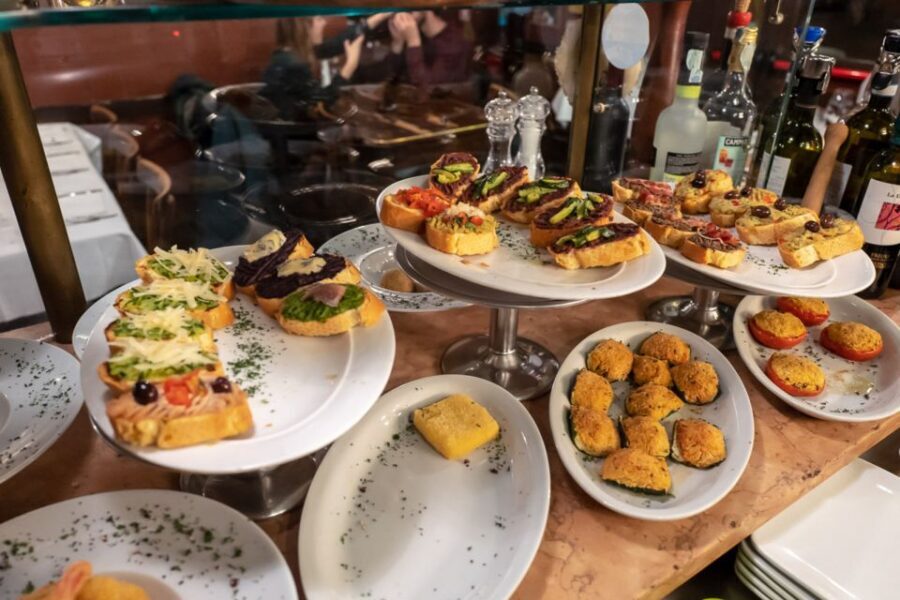 Venice: Venetian Style Carnival Pub Crawl - Stop 1: Ca’ Rezzonico Meeting Point and the Tour’s First Beat