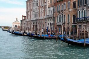 Venice Walking Tour and Gondola Ride - Starting at Venezia Santa Lucia: Easy to Find, Easy to Misread