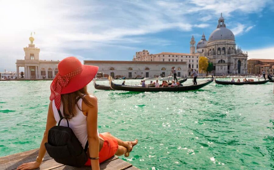 Venice: Walking Tour and Shared Gondola Ride - The 1.5-hour walking portion: minor Venice, churches, and palaces
