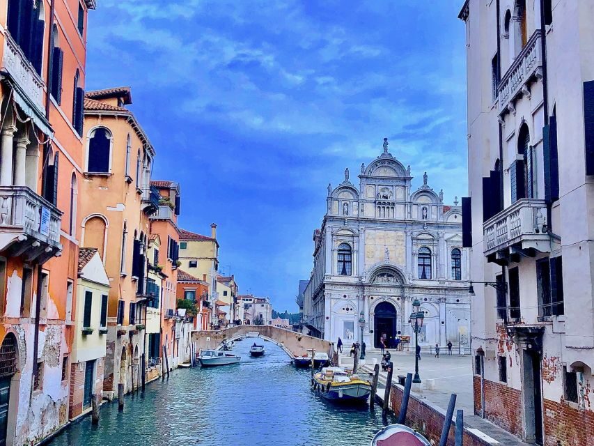 Venice: Walking Tour & Gondola Ride - How the headset and multilingual guide make walking easier