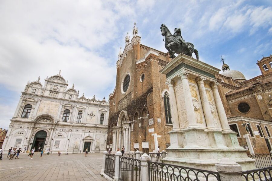 Venice: Walking Tour & Gondola Ride - Leaving the crowds: the Castello area on foot
