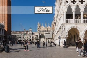 Venice: Winter Pass Top Attractions & City Walking Tour - The Walking Tour Anchor: Palazzo delle Prigioni Nuove
