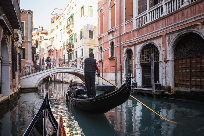 Venice's Icons: Basilica, Doge Palace, Rialto & Optional Gondola - The Shared Gondola Ride: Scenic Value, Mixed Expectations
