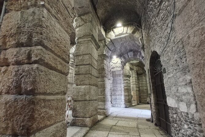Verona: City Walking Tour with Cable Car Ride & Wine Aperitif - Piazza dei Signori and the Dante moment
