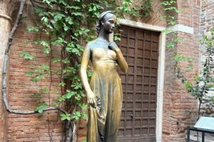 Verona: Juliet’s House Fast-Track Entry Ticket & Audio Guide - Ticket Exchange at Verona Luggage Room (Via Stella, 16)