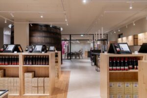 Verona: Montresor Winery Visit with Wine Tasting and Snacks - Two tasting routes: Valpolicella reds or Lake Garda whites